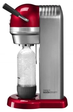 KitchenAid Sodastream ARTISAN In Liebesapfelrot -Küchenbedarf Laden 5KSS1121CA side wbottleBubble l