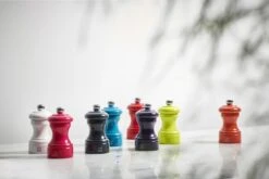 PEUGEOT Salzmühle Bistrorama Schiefer -Küchenbedarf Laden Bistrorama table Eric Marin