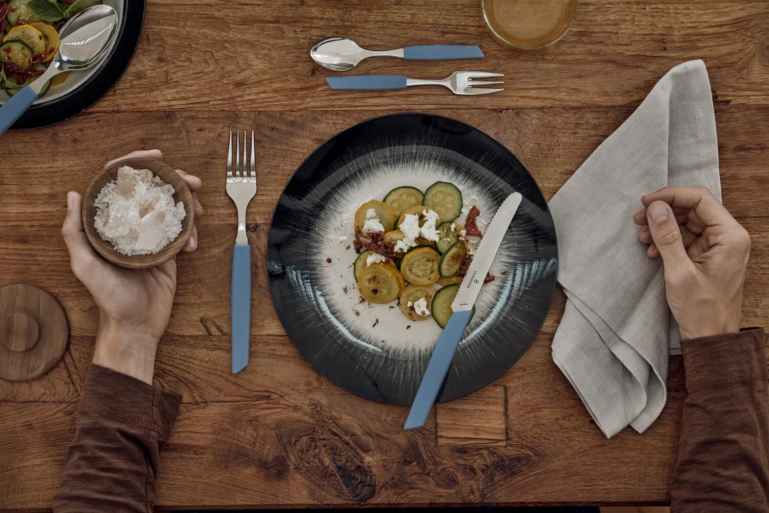 Victorinox Swiss Modern Besteck-Set Mit Tomatenmessern, 24-teilig, Kornblumen-blau 7 Victorinox Swiss Modern Besteck-Set Mit Tomatenmessern, 24-teilig, Kornblumen-blau – Bild 5