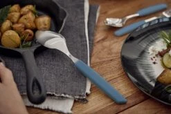 Victorinox Swiss Modern Besteck-Set Mit Tomatenmessern, 24-teilig, Kornblumen-blau 11 Victorinox Swiss Modern Besteck-Set Mit Tomatenmessern, 24-teilig, Kornblumen-blau -Küchenbedarf Laden CUT 6 9096 11W2 24 G 3