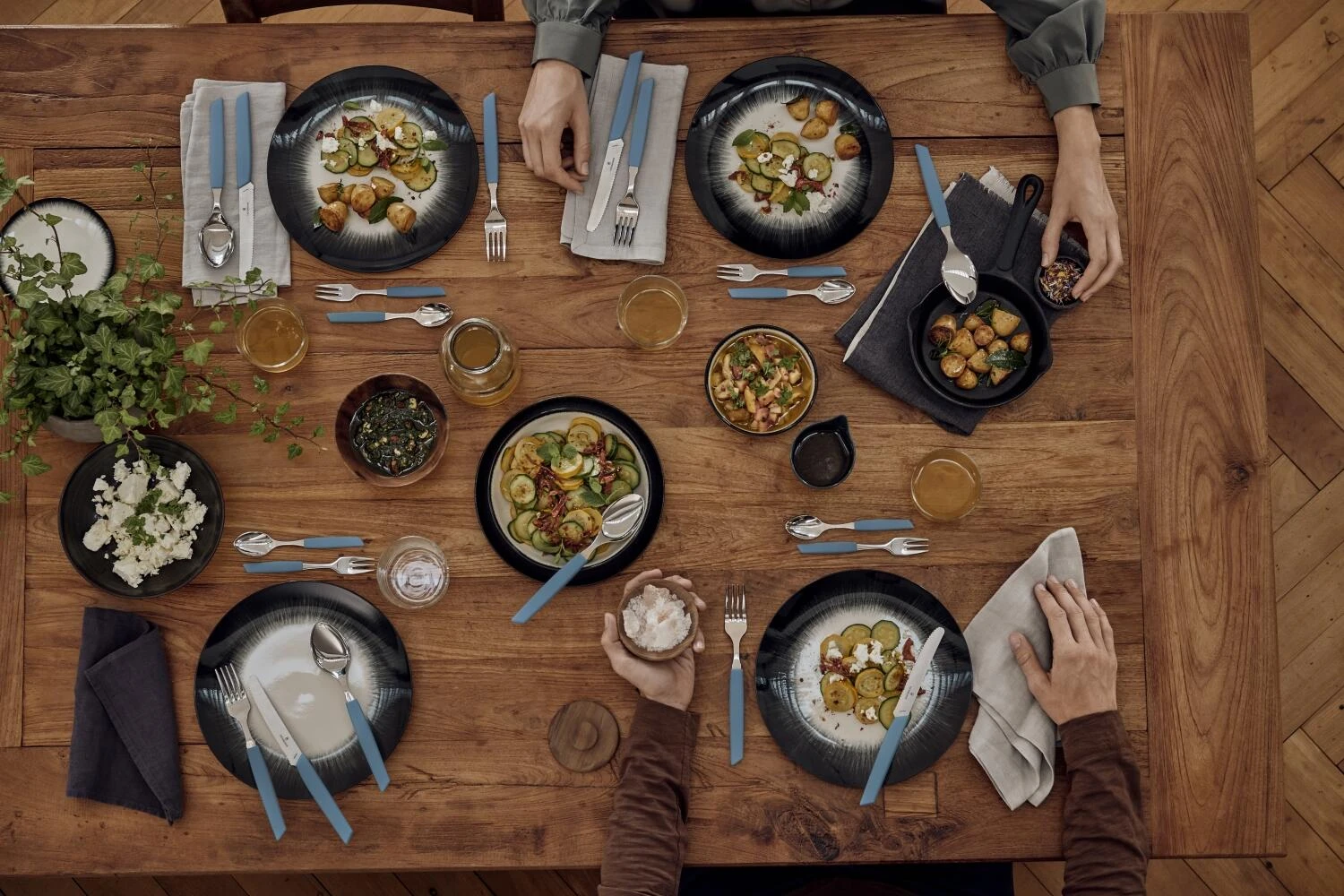 Victorinox Swiss Modern Besteck-Set Mit Tomatenmessern, 24-teilig, Kornblumen-blau 8 Victorinox Swiss Modern Besteck-Set Mit Tomatenmessern, 24-teilig, Kornblumen-blau – Bild 6