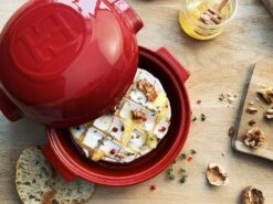 Emile Henry Cheese Baker In Grand Cru -Küchenbedarf Laden EH 8417 Amb CheeseBaker Brie Nuts Thyme Top H