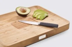Joseph Joseph Schneidebrett Cut&Carve Bamboo 12 Joseph Joseph Schneidebrett Cut&Carve Bamboo -Küchenbedarf Laden JJ Cut Carve Bamboo 60142 IS3
