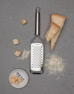 Microplane 2-Wege-Reibe Professional -Küchenbedarf Laden MP Professional Series Ribbon Grater 38002 parmesan neu l
