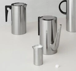 Stelton Sahnekännchen AJ 0,15 L 8 Stelton Sahnekännchen AJ 0,15 L -Küchenbedarf Laden arne jacobsen floedekande cylinda line
